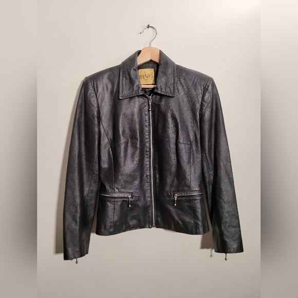 Vintage Danier leather moto jacket with zipper detail - Picture 2 of 8